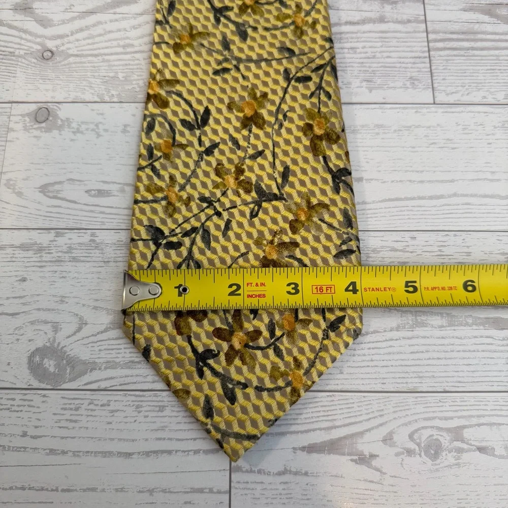 Ermenegildo Zegna, Yellow Floral, 100% Silk, Made in Italy, Designer‎ Neck Tie
